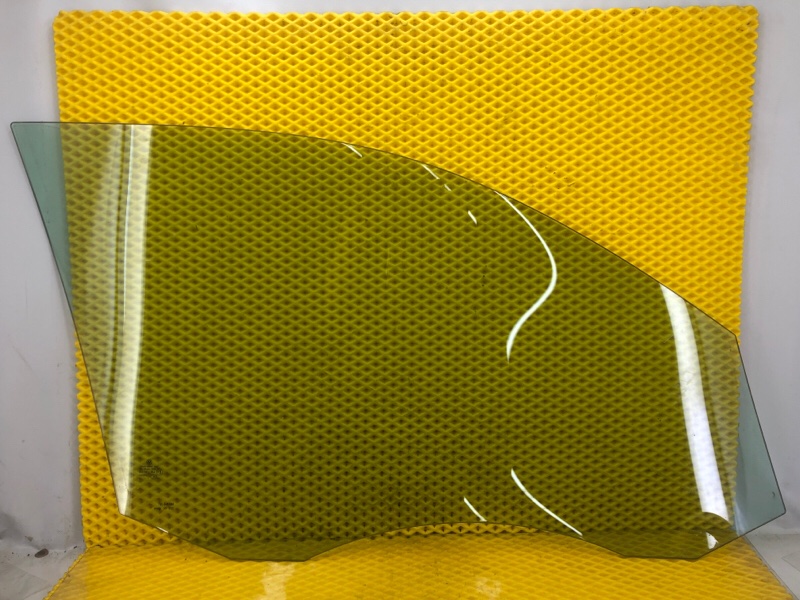 Стекло двери Volkswagen Tiguan