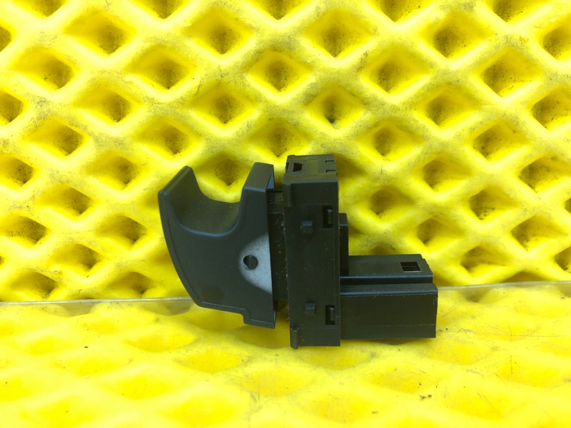 Кнопка стеклоподъемника передней двери Volkswagen Tiguan