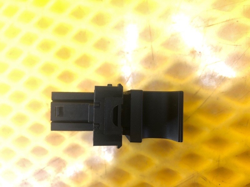 Кнопка стеклоподъемника передней двери Volkswagen Tiguan