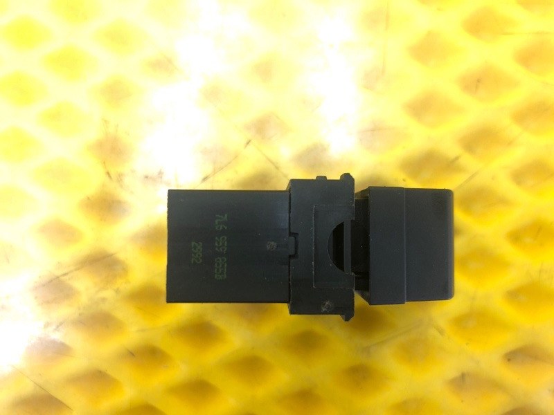 Кнопка стеклоподъемника передней двери Volkswagen Tiguan