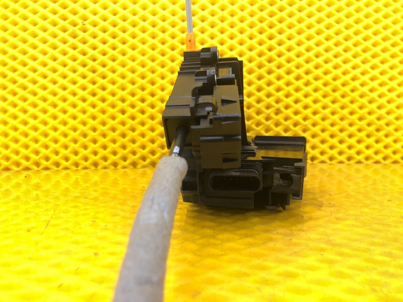 Замок двери передней левой Mercedes-Benz S-Class 2014 W222