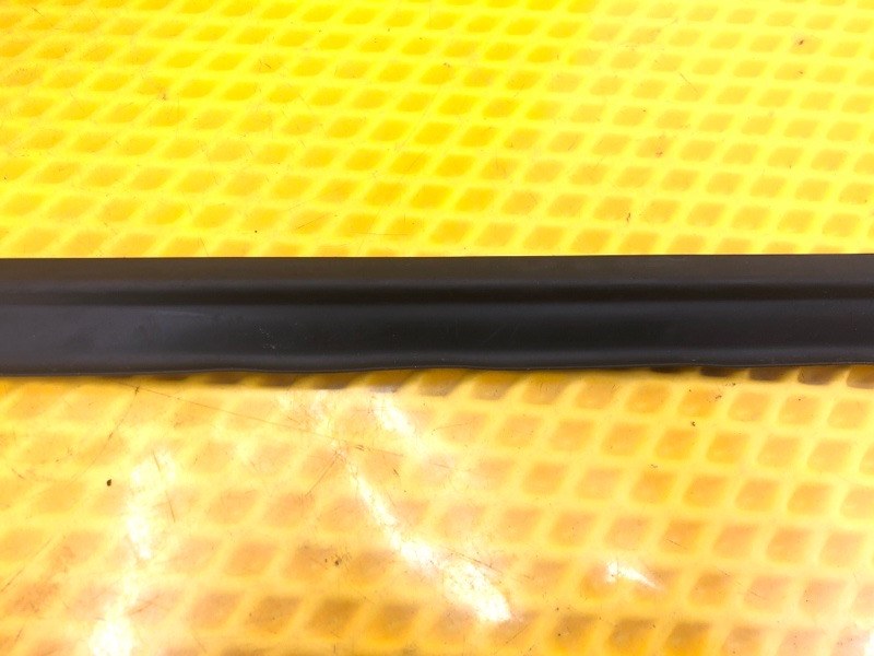 Уплотнитель двери передней левой Mercedes-Benz S-Class 2014 W222