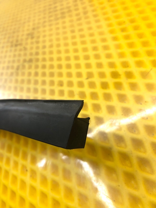 Уплотнитель двери передней левой Mercedes-Benz S-Class 2014 W222