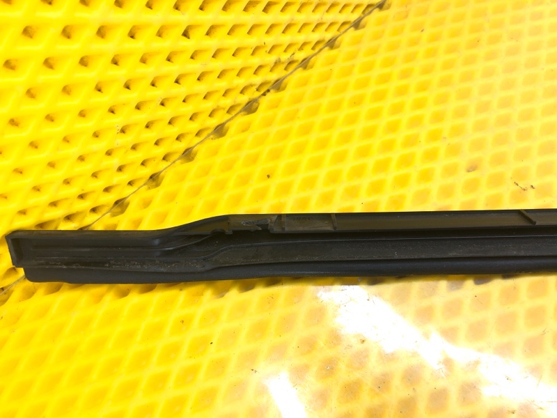 Уплотнитель двери передней левой Mercedes-Benz S-Class 2014 W222