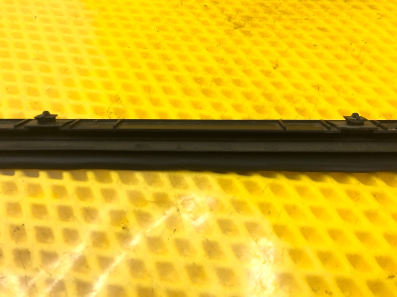 Уплотнитель двери передней левой Mercedes-Benz S-Class 2014 W222