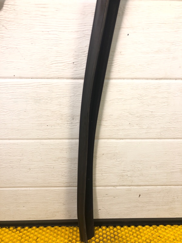 Уплотнитель стекла двери Mercedes-Benz S-Class 2014 W222