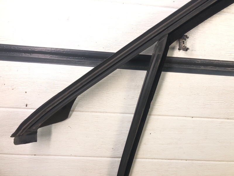 Уплотнитель стекла двери Mercedes-Benz S-Class 2014 W222