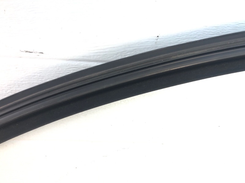 Уплотнитель стекла двери Mercedes-Benz S-Class 2014 W222