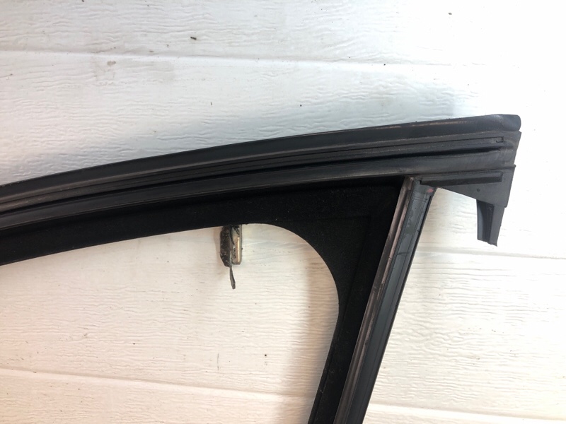 Уплотнитель стекла двери Mercedes-Benz S-Class 2014 W222