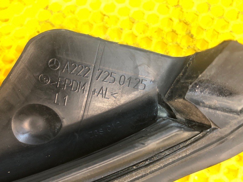 Уплотнитель стекла двери Mercedes-Benz S-Class 2014 W222