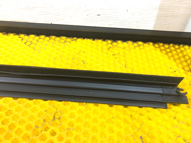 Уплотнитель стекла двери Mercedes-Benz S-Class 2014 W222