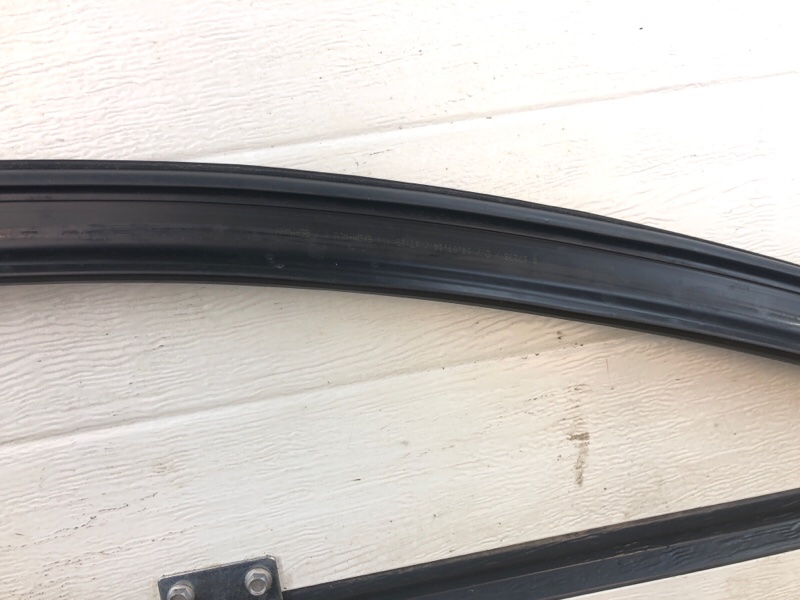 Уплотнитель стекла двери Mercedes-Benz S-Class 2014 W222