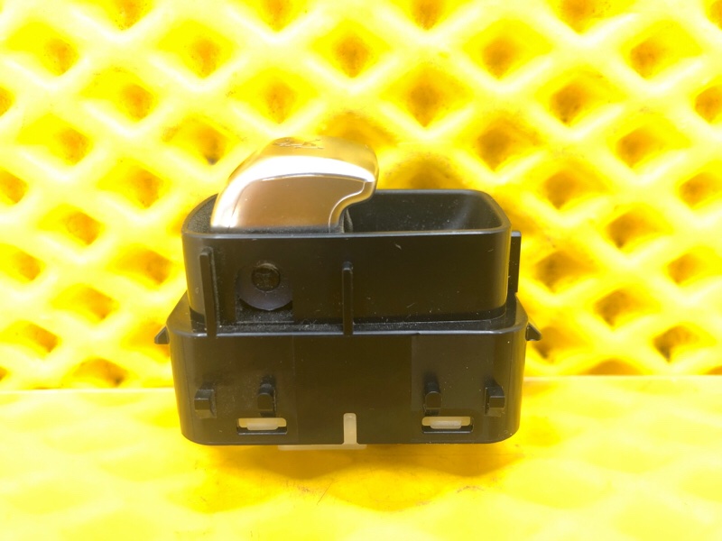 Кнопка открывания крышки багажника Mercedes-Benz S-Class 2014 W222