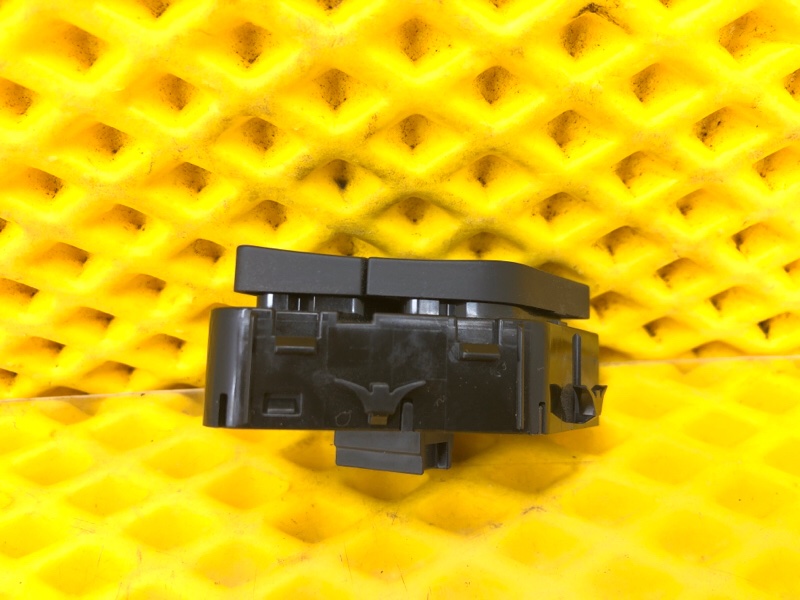 Кнопка центрального замка Mercedes-Benz S-Class 2014 W222