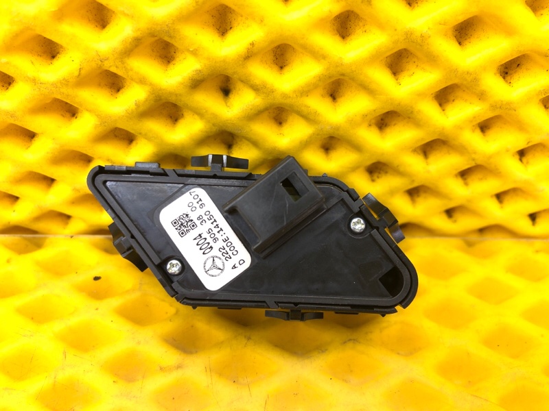 Кнопка центрального замка Mercedes-Benz S-Class 2014 W222