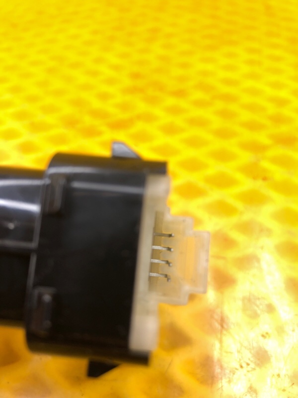 Кнопка стеклоподъемника передней двери Mercedes-Benz S-Class 2014 W222