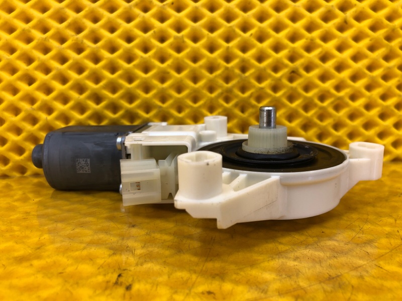 Моторчик стеклоподъемника передней правой двери Mercedes-Benz S-Class 2014 W222