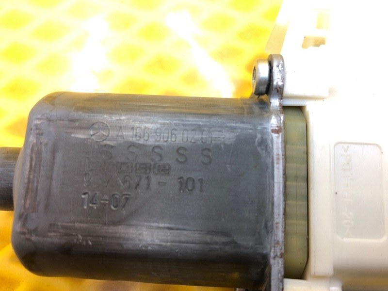 Моторчик стеклоподъемника передней правой двери Mercedes-Benz S-Class 2014 W222