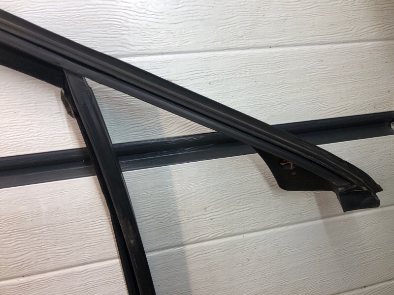 Уплотнитель стекла двери Mercedes-Benz S-Class 2014 W222