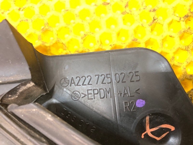 Уплотнитель стекла двери Mercedes-Benz S-Class 2014 W222