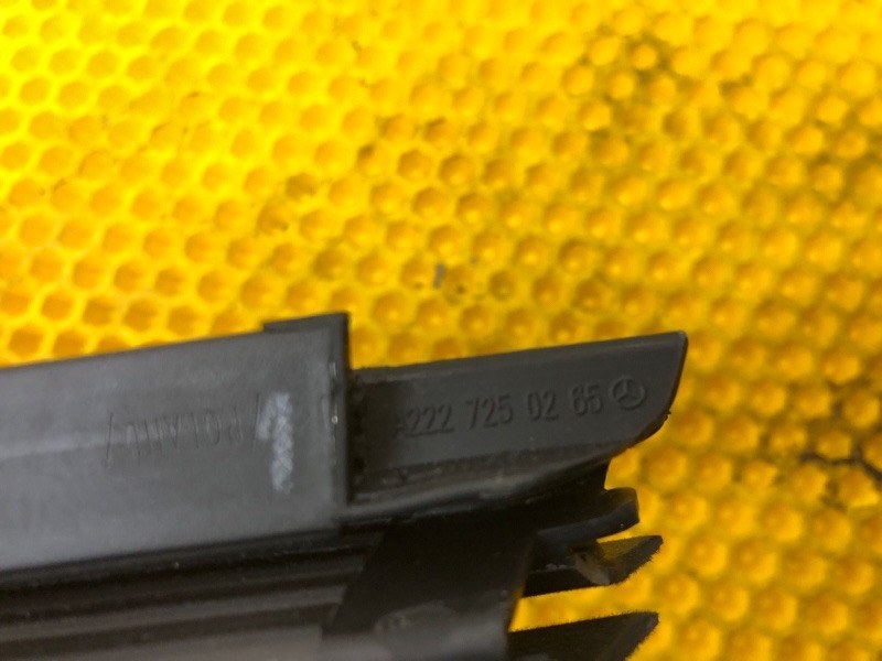 Уплотнитель стекла двери Mercedes-Benz S-Class 2014 W222