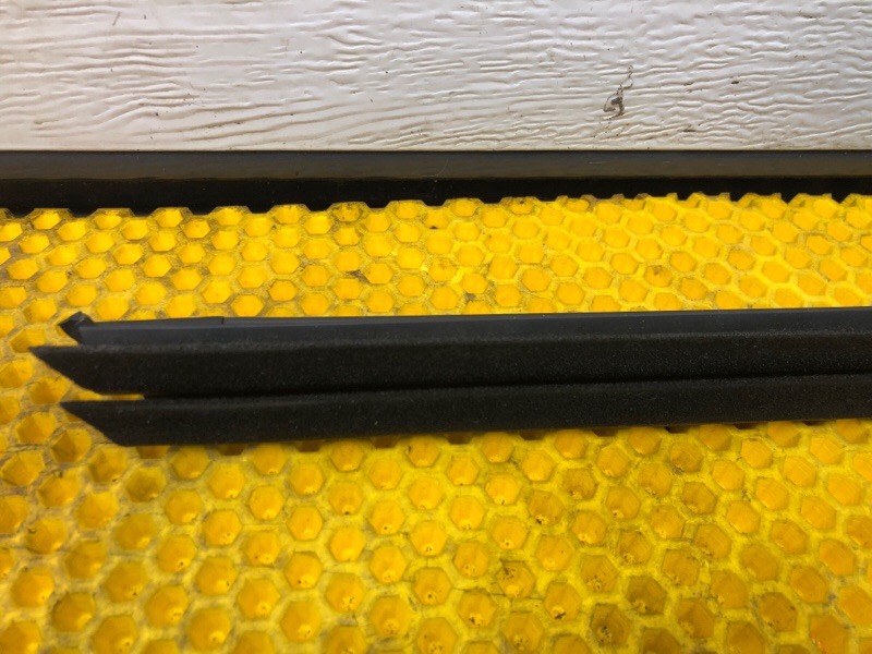 Уплотнитель стекла двери Mercedes-Benz S-Class 2014 W222