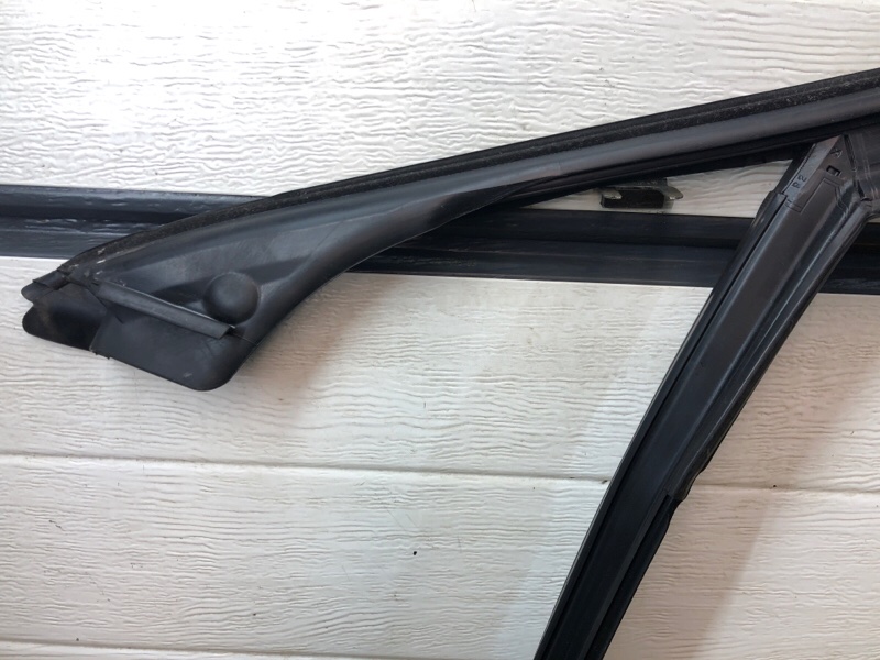 Уплотнитель стекла двери Mercedes-Benz S-Class 2014 W222