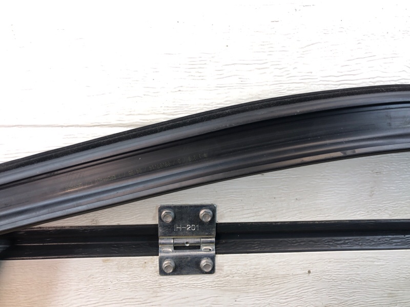 Уплотнитель стекла двери Mercedes-Benz S-Class 2014 W222