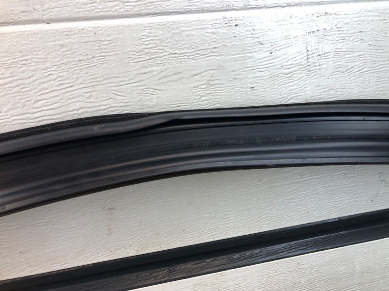 Уплотнитель стекла двери Mercedes-Benz S-Class 2014 W222