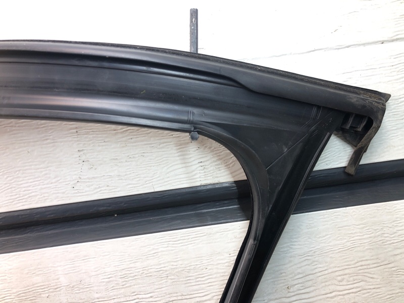 Уплотнитель стекла двери Mercedes-Benz S-Class 2014 W222