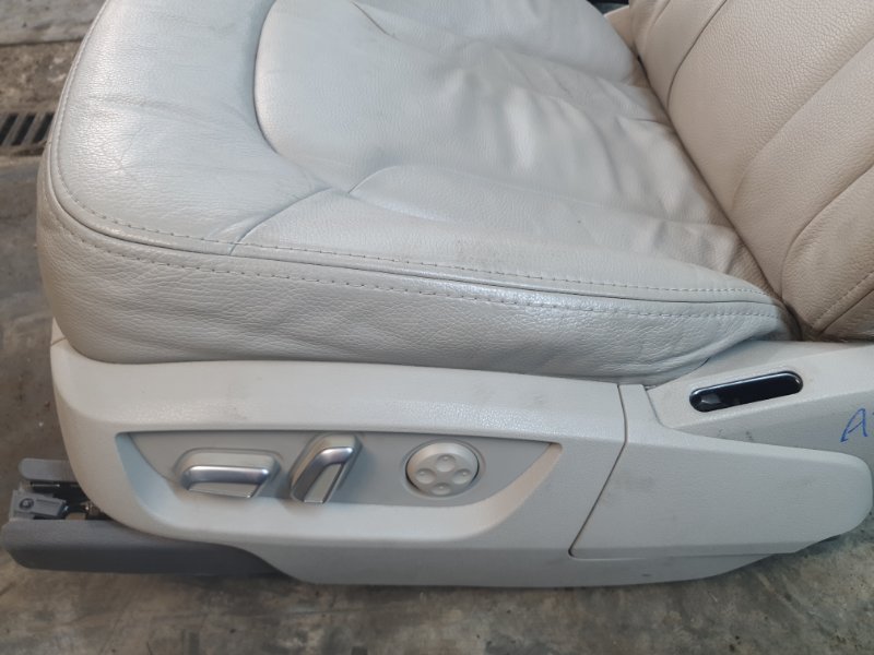 Комплект сидений Audi Q7 2014 4LB