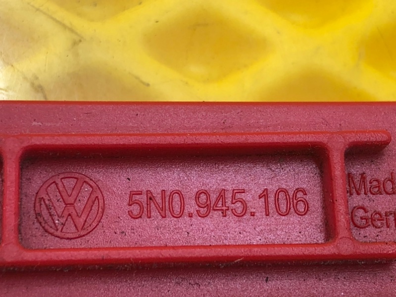 Катафот бампера Volkswagen Tiguan 2013 5N1