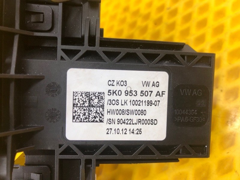 Подрулевой блок переключателей ( шлейф ) Volkswagen Tiguan 2013 5N1