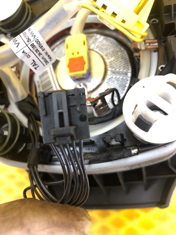 Подушка безопасности в руль Volkswagen Tiguan 2013 5N1