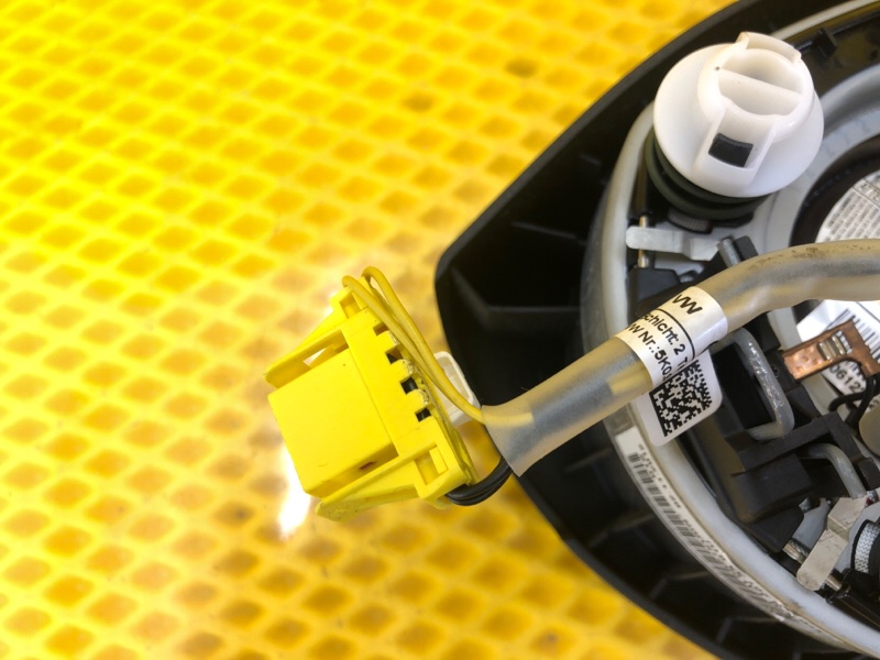 Подушка безопасности в руль Volkswagen Tiguan 2013 5N1