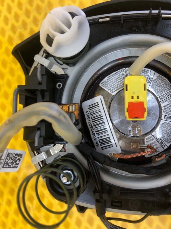 Подушка безопасности в руль Volkswagen Tiguan 2013 5N1