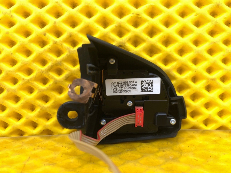 Кнопки руля слева Volkswagen Tiguan 2013 5N1