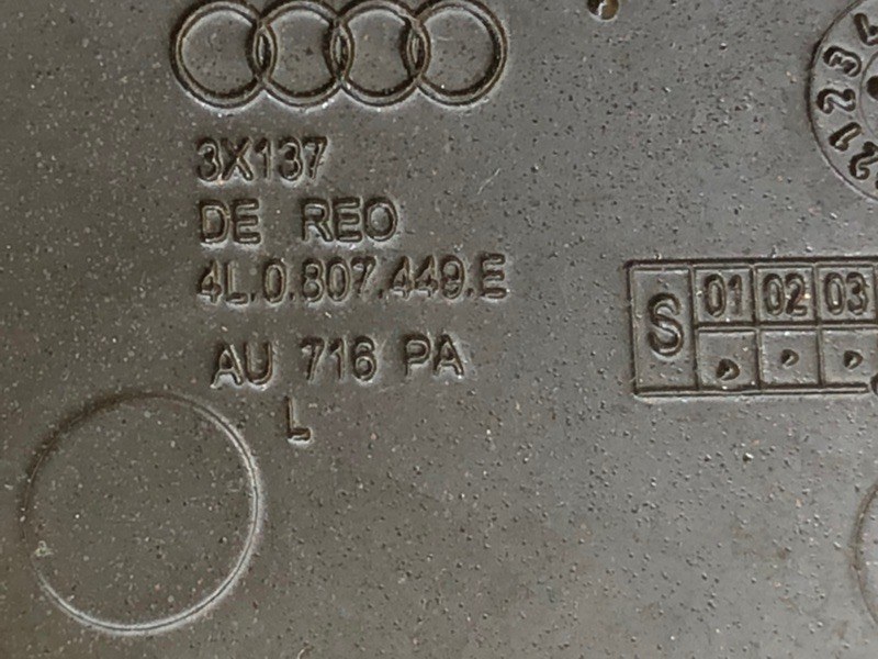 Заглушка буксировочного крюка Audi Q7 2014 4LB