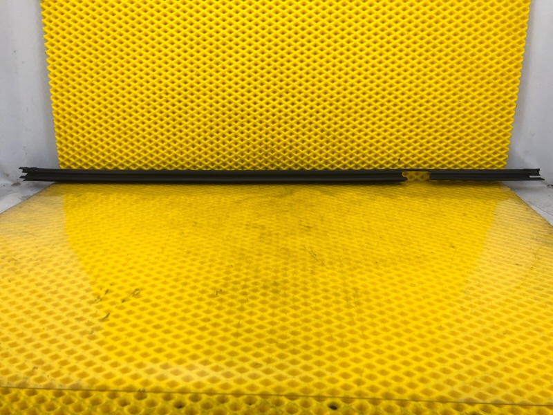 Уплотнитель двери задней левой Mercedes-Benz S-Class 2014 W222