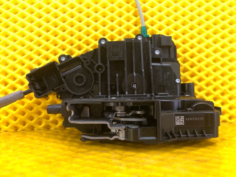 Замок двери задней левой Mercedes-Benz S-Class 2014 W222