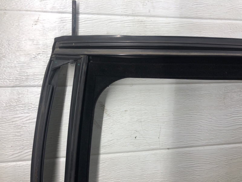 Уплотнитель стекла двери Mercedes-Benz S-Class 2014 W222