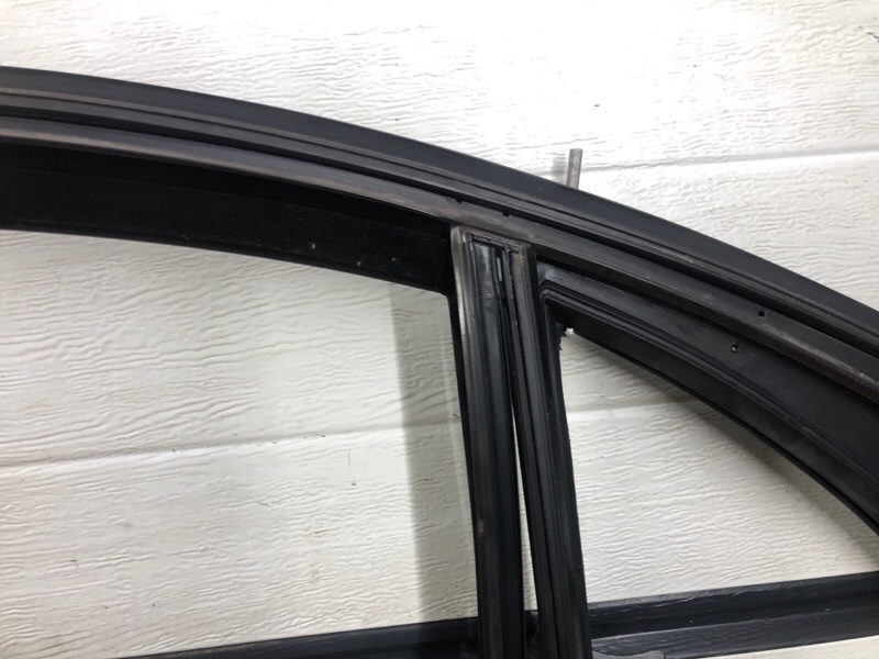 Уплотнитель стекла двери Mercedes-Benz S-Class 2014 W222