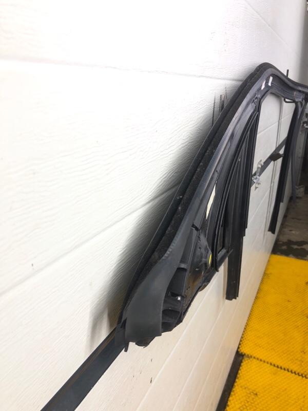 Уплотнитель стекла двери Mercedes-Benz S-Class 2014 W222