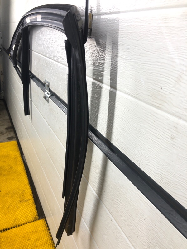 Уплотнитель стекла двери Mercedes-Benz S-Class 2014 W222