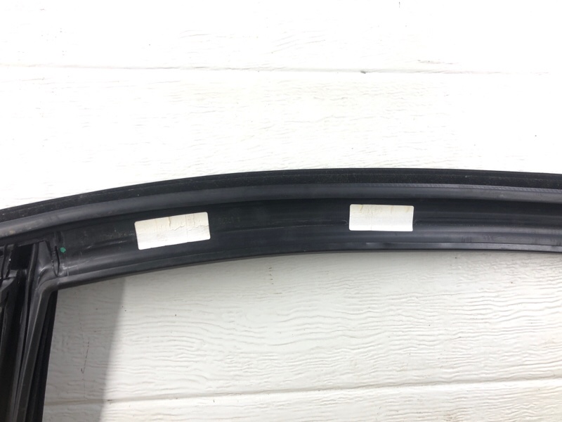 Уплотнитель стекла двери Mercedes-Benz S-Class 2014 W222