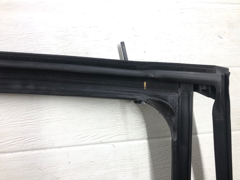 Уплотнитель стекла двери Mercedes-Benz S-Class 2014 W222