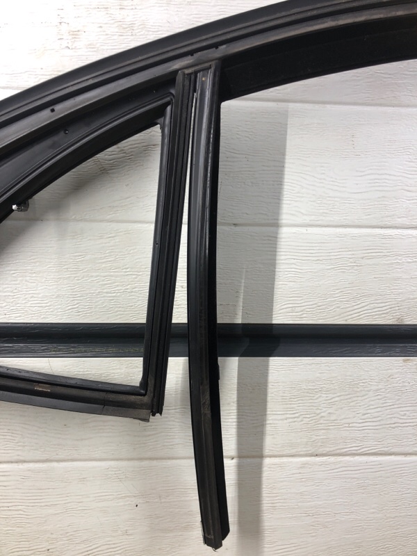 Уплотнитель стекла двери Mercedes-Benz S-Class 2014 W222