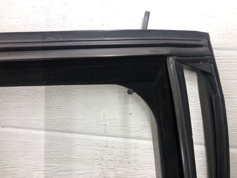 Уплотнитель стекла двери Mercedes-Benz S-Class 2014 W222