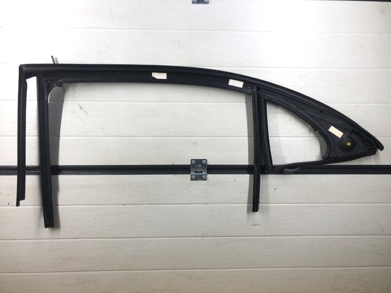 Уплотнитель стекла двери Mercedes-Benz S-Class 2014 W222