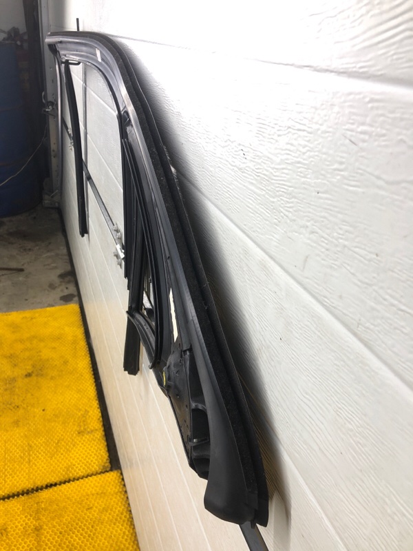 Уплотнитель стекла двери Mercedes-Benz S-Class 2014 W222